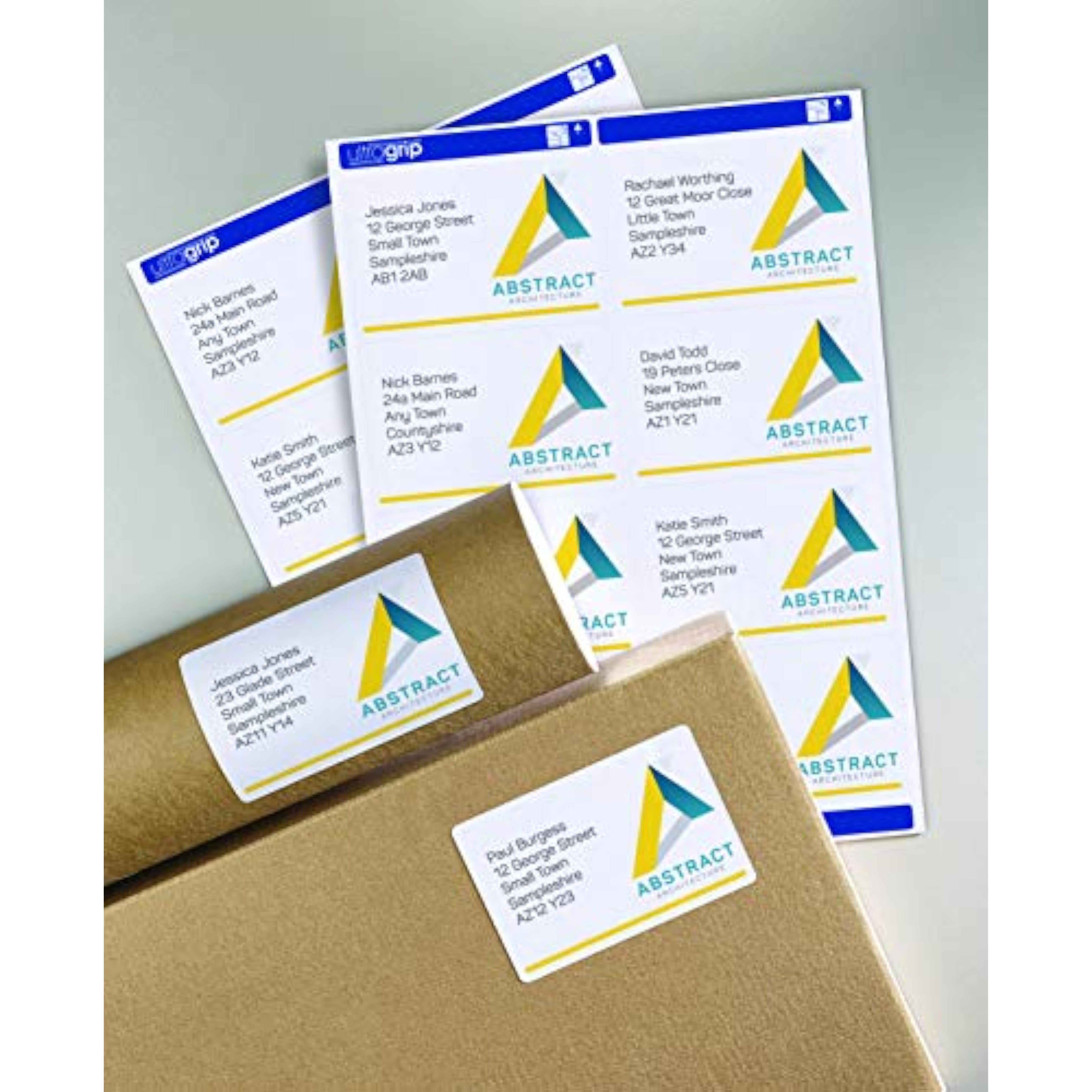 Avery L7 Bianco greeting card with 99.1 x 139 mm size, featuring a blank white surface for personalized messages.