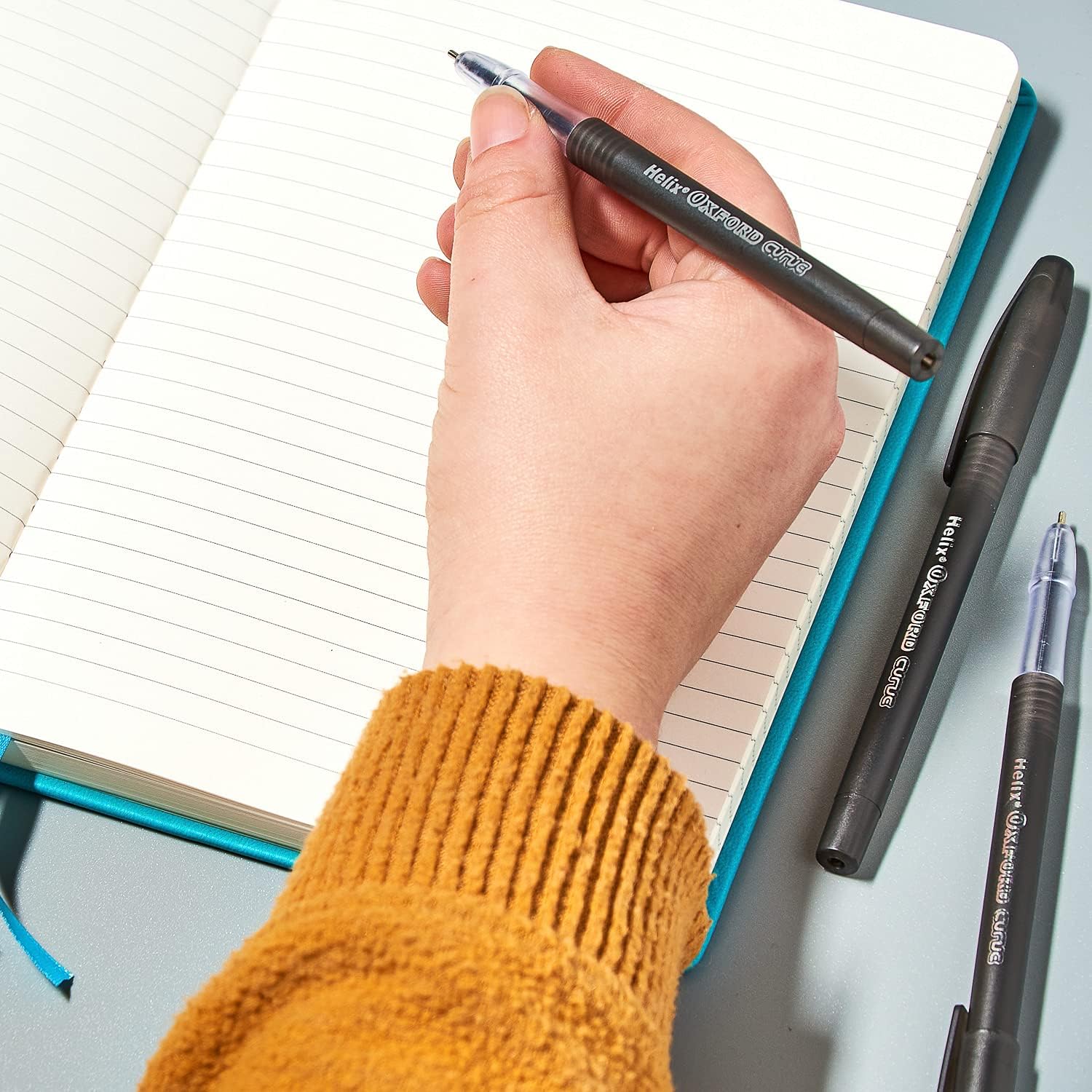 Set of 10 black Oxford Writing Curve pens with sleek design, ideal for writing and drawing.