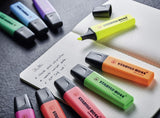 Set of four Stabilo BOSS ORIGINAL highlighter pens in yellow, with chisel tips for highlighting and marking text.