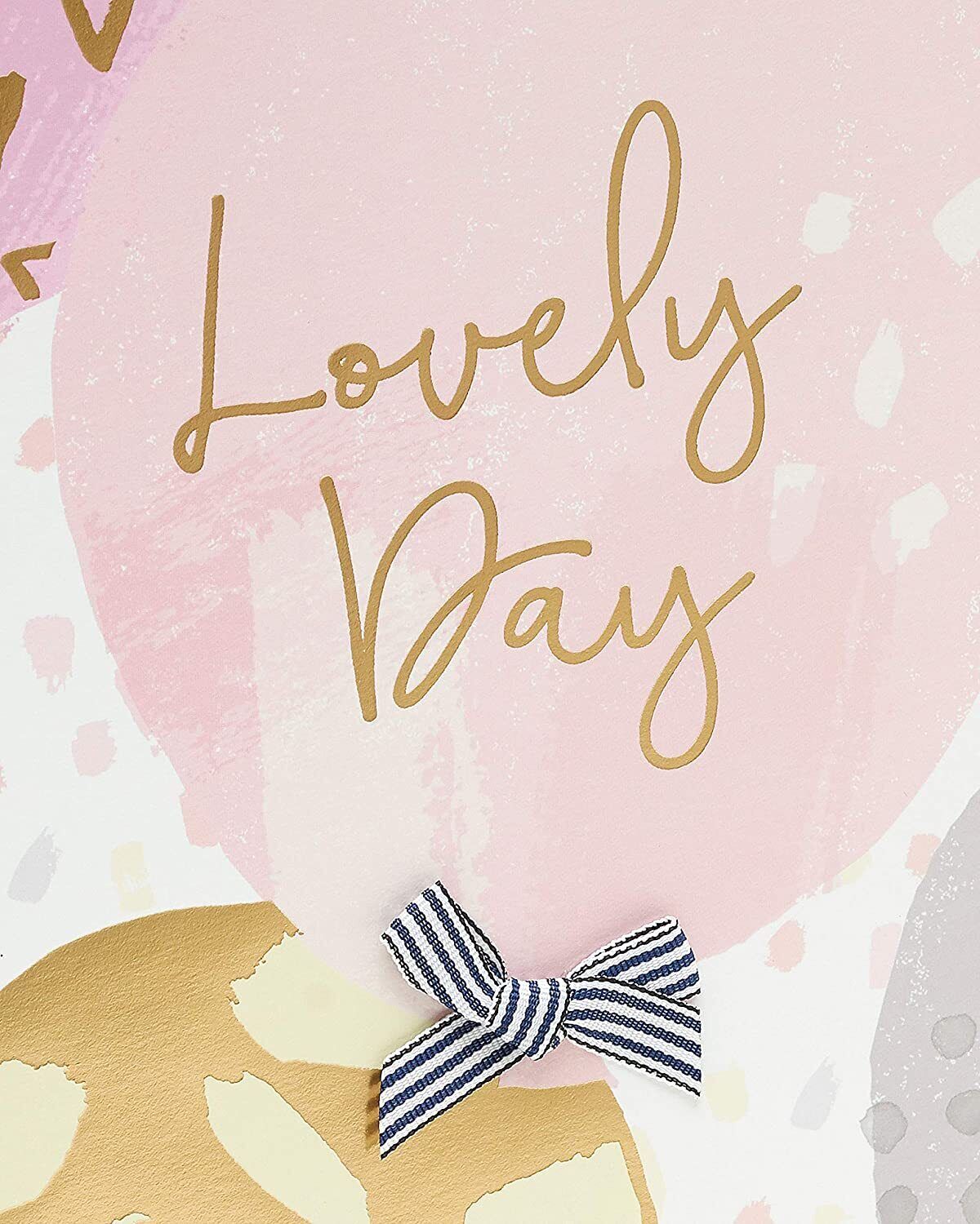 Golden balloon birthday gift bag featuring a greeting card design, ideal for celebrations and gift presentation.